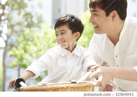 family 32904041