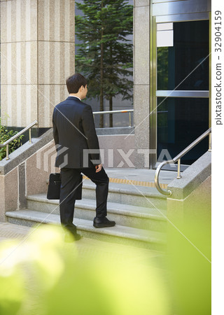 Businessman 32904159