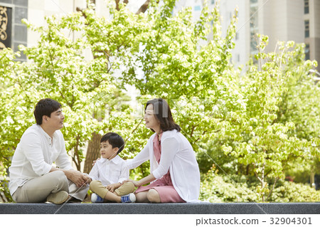 family 32904301