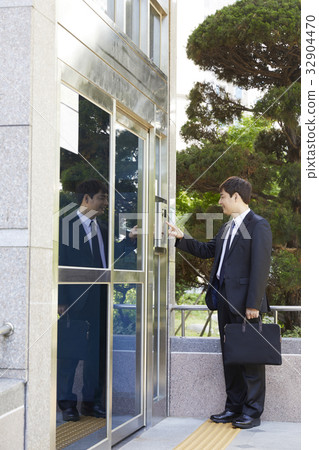Businessman Businessman 32904470