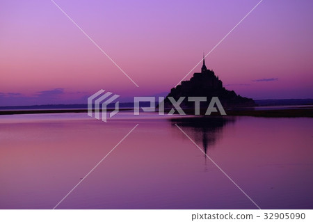 Sunset of Mont-Saint-Michel 32905090