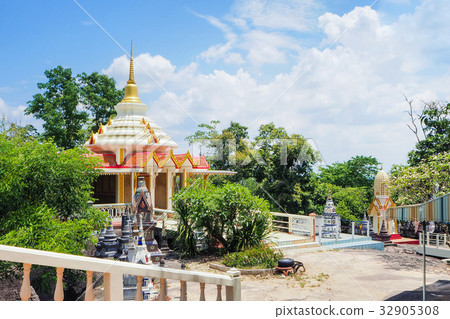 Wat Tham Klong Pen 32905308
