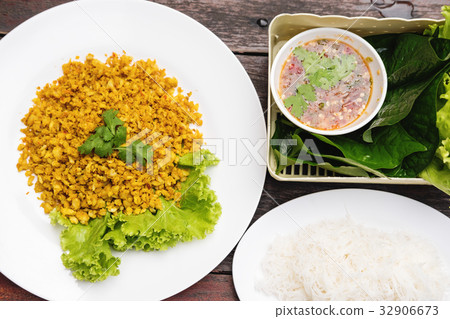 Traditional Thai Food, Fish fried with thai herb 32906673