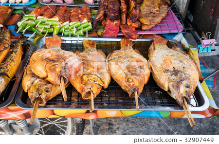 Street food stalls selling seafood, Street food stalls selling seafood, 32907449