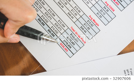 Close up pen at red total summary 32907606