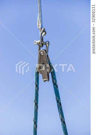 pulley and rope pulley and rope 32908131