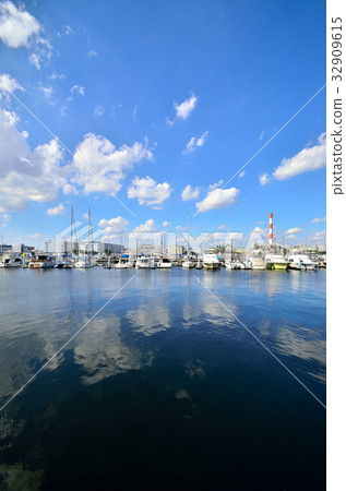 Urban harbor 32909615