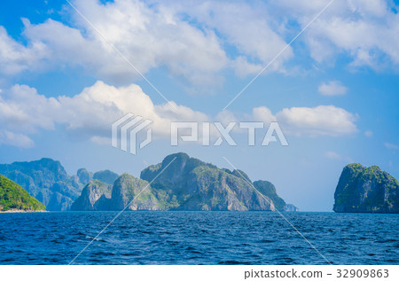 Beautiful rocky islands around El Nido Beautiful rocky islands around El Nido 32909863