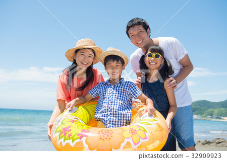 在家庭游泳小學生暑假 32909923