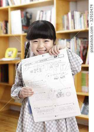 Elementary student 32910474