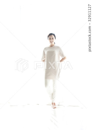 女子 32911127