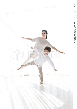 Mom, son Mom, son 32911143