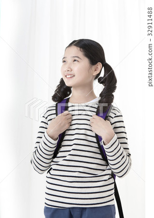 Elementary student Elementary student 32911488