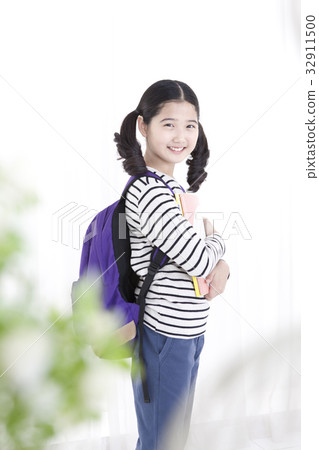 Elementary student Elementary student 32911500