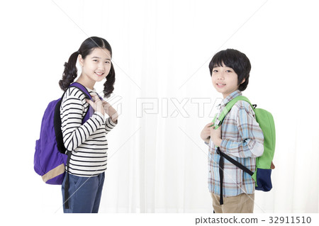 Elementary student Elementary student 32911510