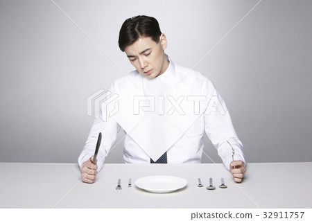 Businessmen, businesspeople 32911757