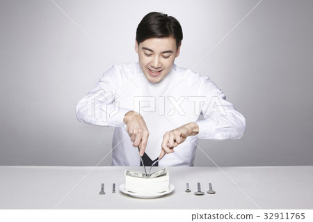 Businessmen, businesspeople 32911765