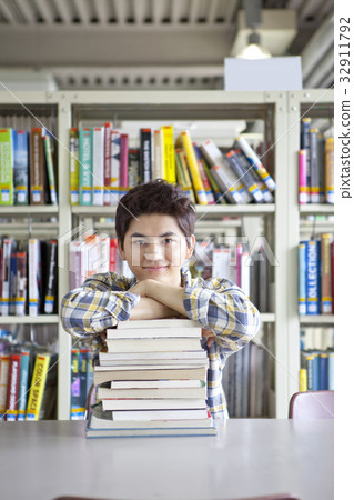Library, college students 32911792