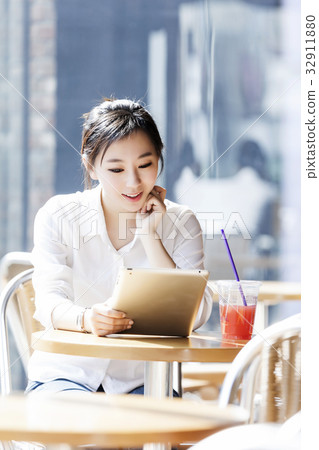 年輕的女人，大學生，咖啡館 32911880