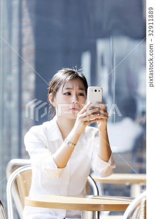 Young woman, college student, cafe Young woman, college student, cafe 32911889
