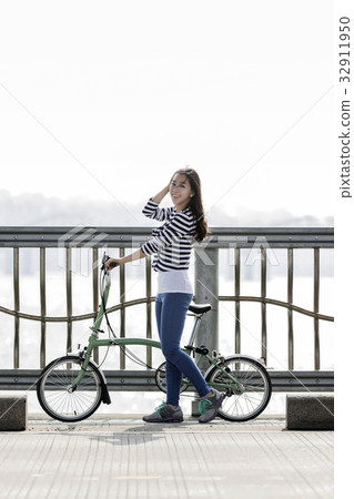 Bicycle, Young woman, Sipkyo Bridge, Seoul 32911950