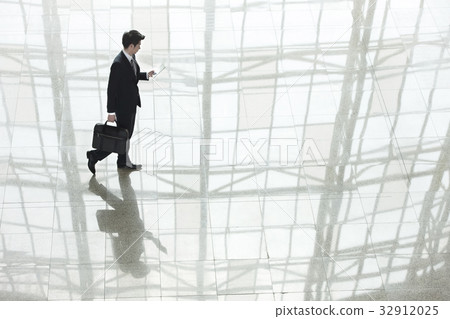 Businessmen, Korea International Exhibition Center (KINTEX), Ilsan, Goyang-si, Gyeonggi-do Businessmen, Korea International Exhibition Center (KINTEX), Ilsan, Goyang-si, Gyeonggi-do 32912025