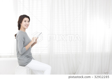 iPad，年輕的女人 32912285