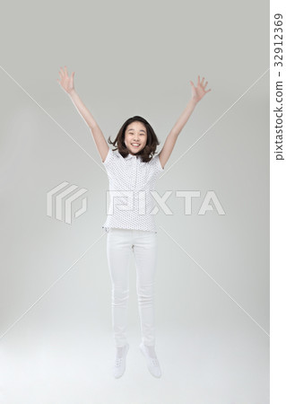 Elementary student Elementary student 32912369