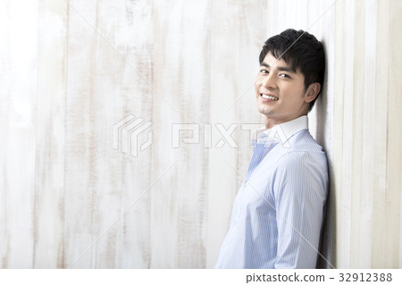 年輕人 32912388
