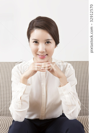 年輕的女人 32912570