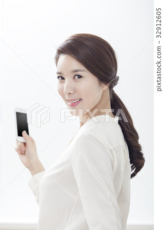 Young girl, iPhone 32912605