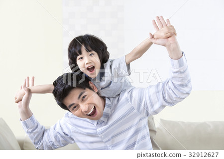 family family 32912627