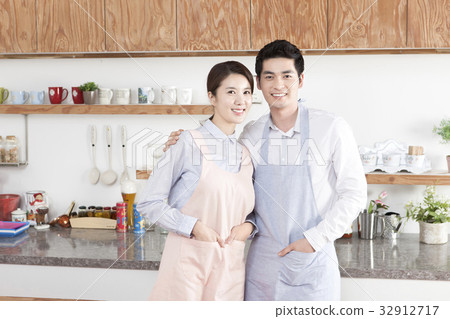 couple 32912717