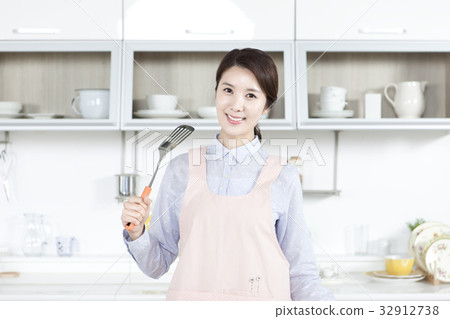 年輕的女人 年輕的女人 32912738