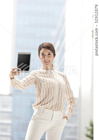 Young girl, iPad mini Young girl, iPad mini 32912879