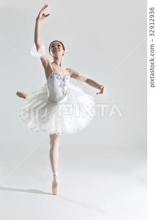 Ballerina Ballerina 32912936