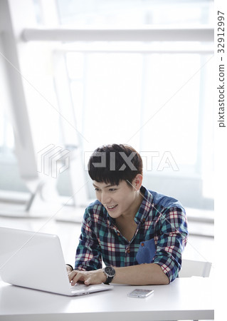 Businessman Businessman 32912997