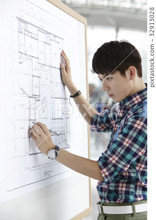 Businessman 32913028