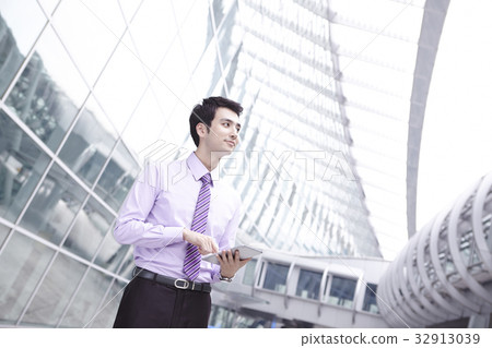 Businessman Businessman 32913039