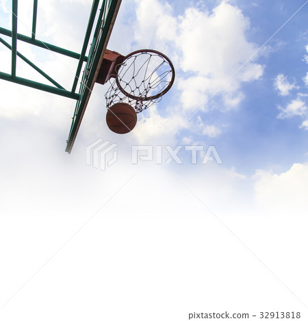 Basketball field goal 32913818