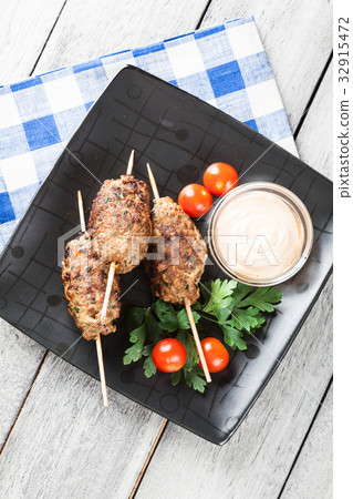 Barbecued kofta with vegetables on a plate 32915472