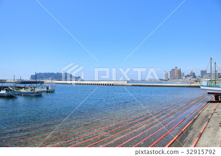 Koshigoe港口鎌倉以shiras而聞名 Koshigoe港口鎌倉以shiras而聞名 32915792