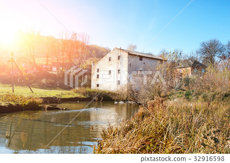 Autumn landscape of the countryside:  32916598
