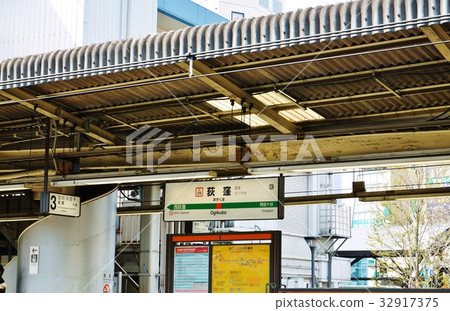 Tokyo public transportation · JR East Chuo Line Ogikubo Station Home and station name mark · horizontal position Tokyo public transportation · JR East Chuo Line Ogikubo Station Home and station name mark · horizontal position 32917375