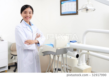 Pretty doctor 32917990