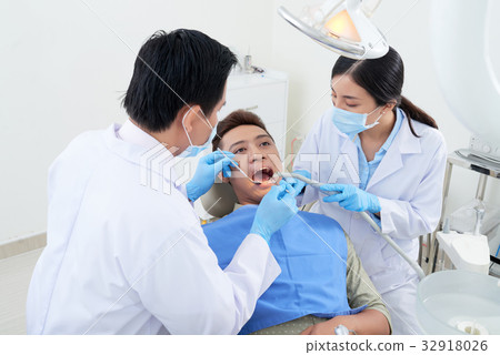 Teeth exam 32918026
