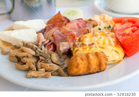 Breakfast Breakfast 32918230