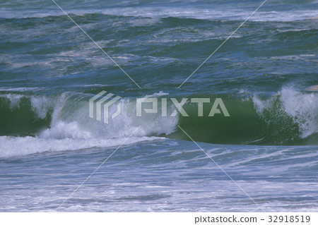 粗糙的波浪 32918519