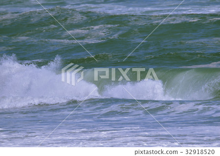 粗糙的波浪 32918520