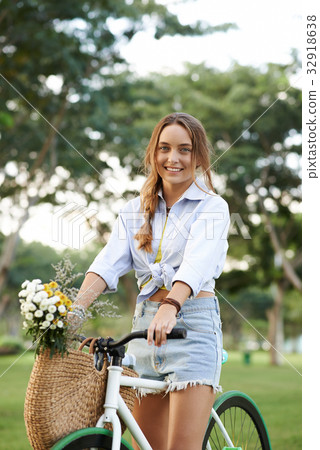 Pretty woman in park 32918638
